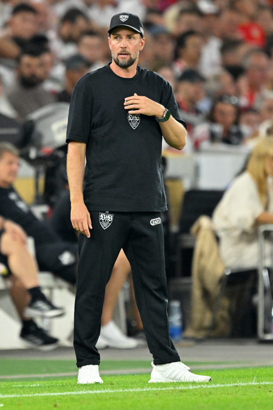 新华社发, 中拼抢