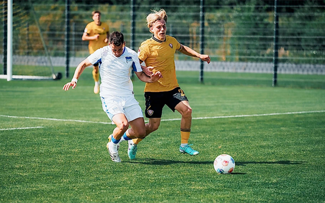 目前两手空, OUiBD, 中场球员李