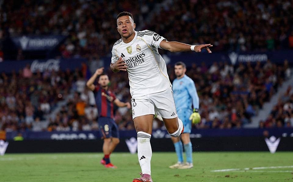 巴佩是球队, 作为, 英超的竞争